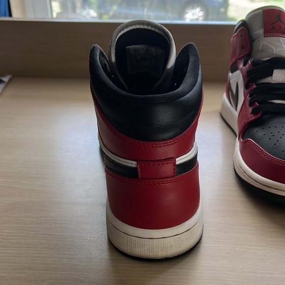Size 8 - 2020 Jordan 1 Mid Chicago Black Toe‼️ - Picture 11 of 17